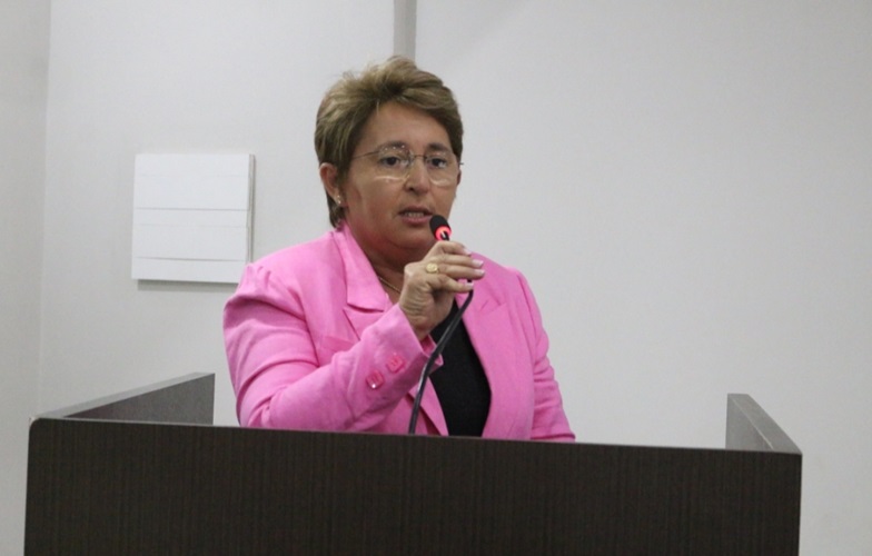Prefeita sanciona Lei que concede adicionais de insalubridade e periculosidade a servidores de Uiraúna