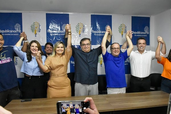 Álvaro Dias oficializa apoio à pré-candidatura de Paulinho Freire