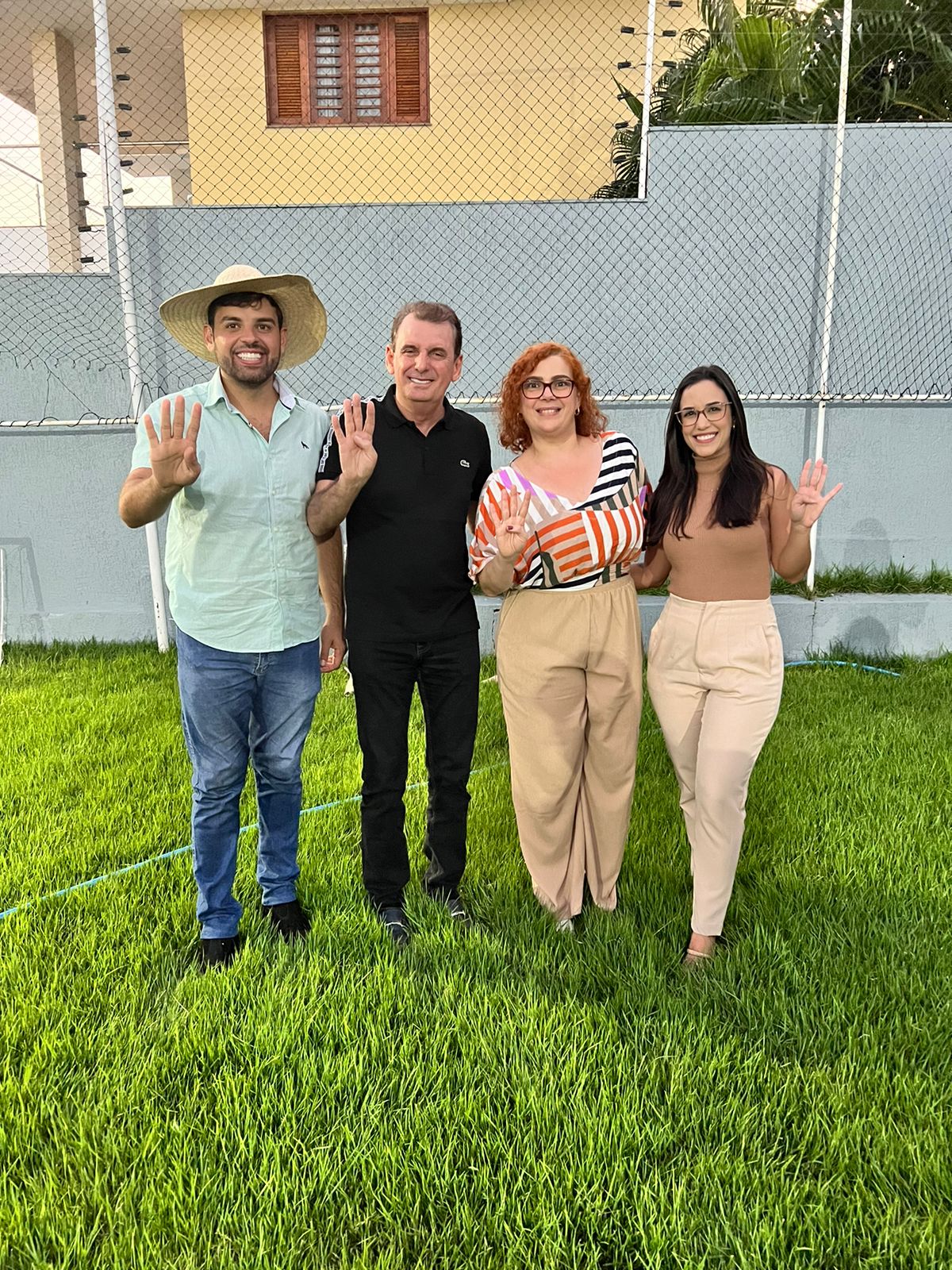 A “turma do chapéu” aumenta e o grupo de oposição ganha mais apoio para eleições de Cajazeiras