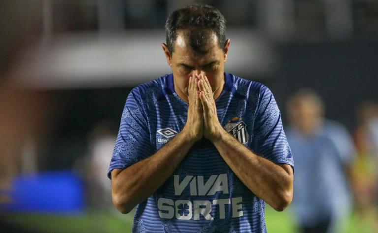 Fábio Carille é demitido após pressão e críticas da torcida do Santos