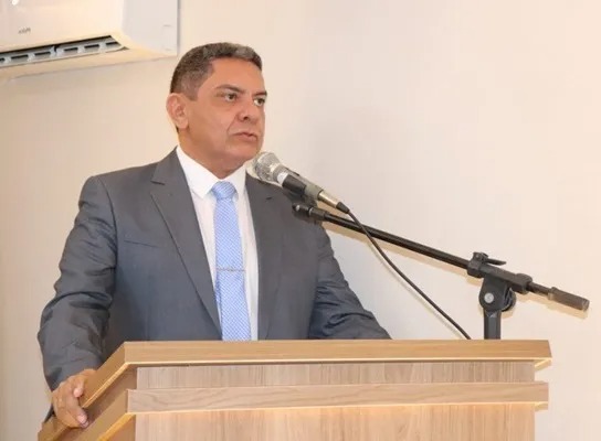 Radialista questiona, qual o serviço prestado por Rinaldo Cipriano a Uiraúna para merecer título de cidadão?