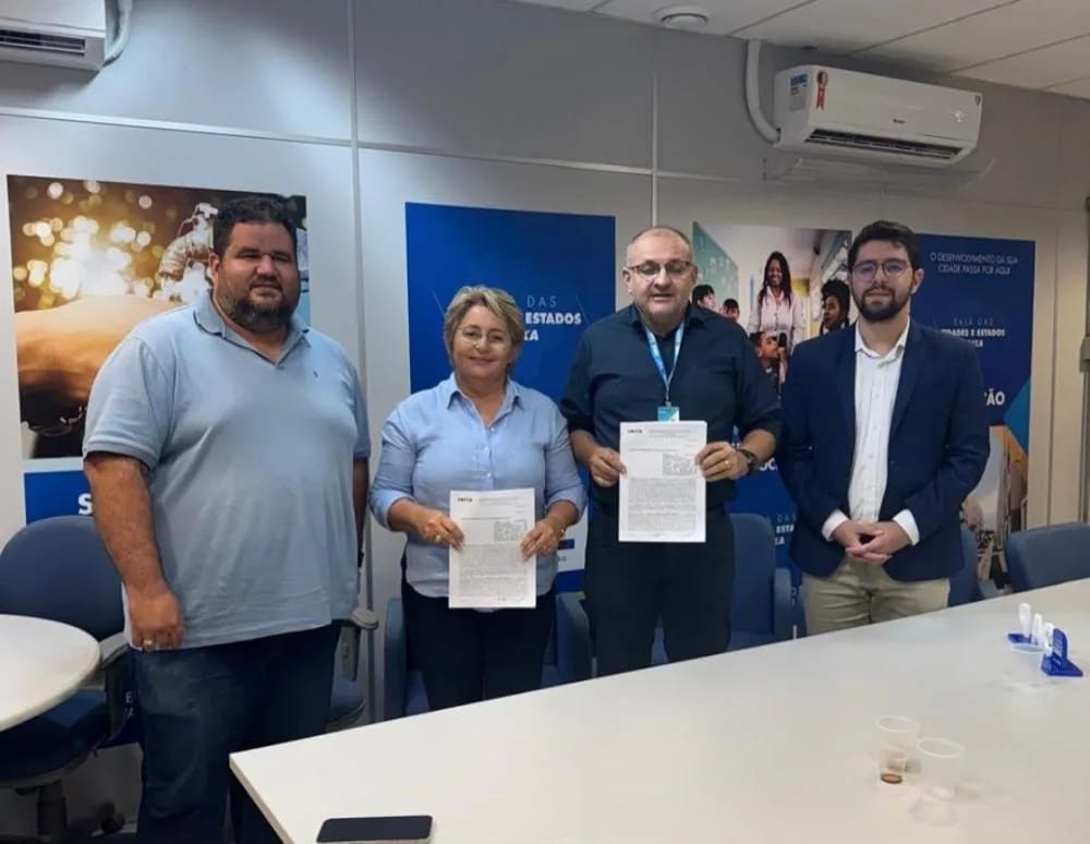 Prefeita Leninha Romão assina contrato de mais de R$ 32 milhões para obras de saneamento em Uiraúna.