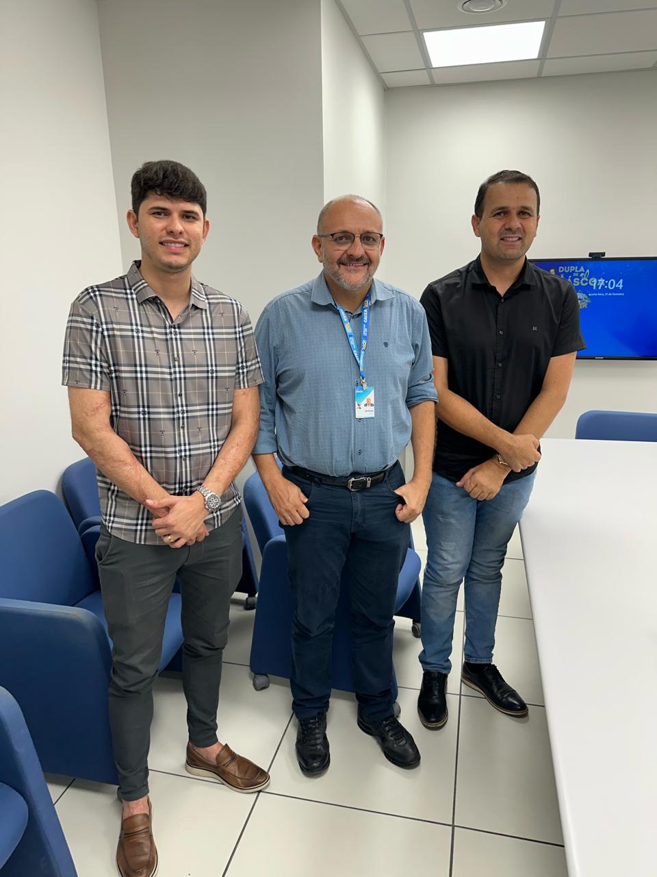 Aldo e Matheus visitam órgãos do governo do Estado agilizando pleitos de Bernardino Batista