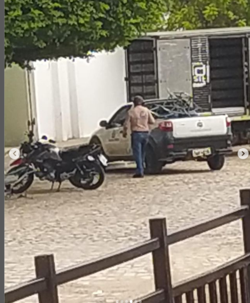 Crime: Veiculo da secretaria de saude de Pau dos Ferros é flagrado em atividades politico partidaria da Prefeita Mariana Almeida