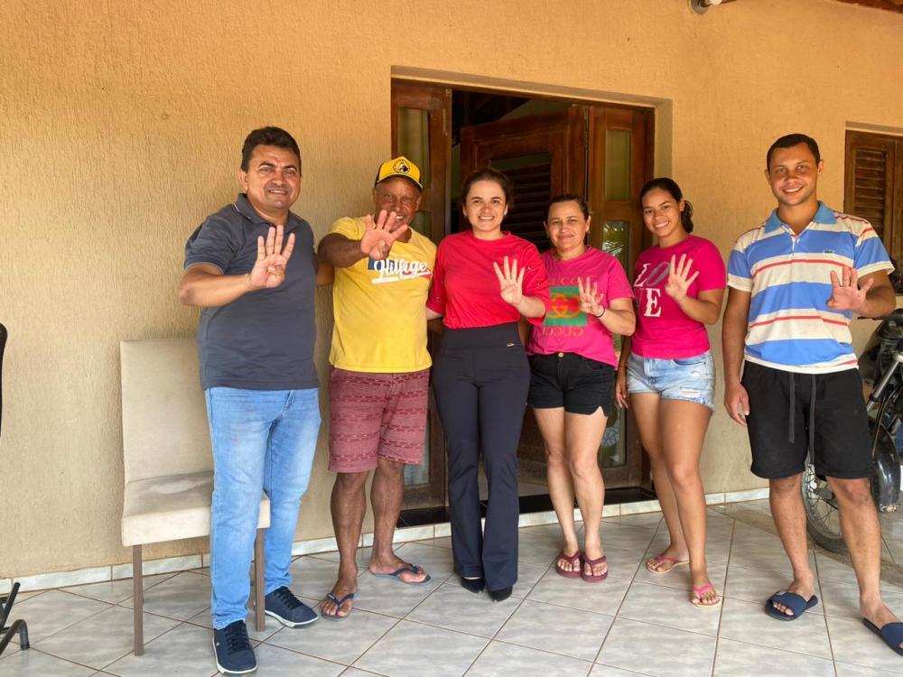 Mais uma família rompe com o prefeito Marcos Eron e declara apoio a padre Gilberto em Monte Horebe.