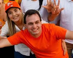 Espedito Filho e Laís Raquel comemoram o anúncio da obra de pavimentação da PB-387 que interliga Uiraúna, Poço de José de Moura e Triunfo