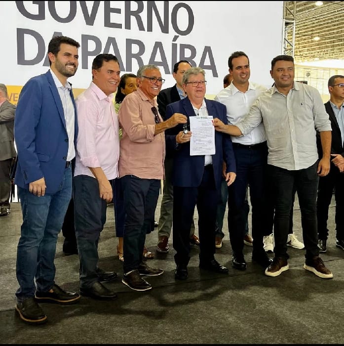 Itamar Moreira conquista mais um ônibus para a saúde educação em Poço Dantas