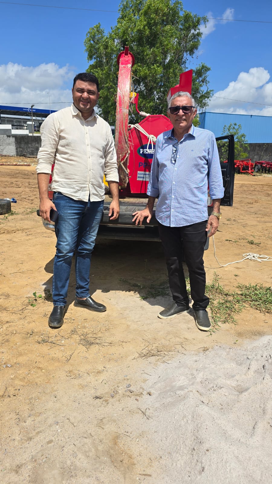 Itamar Moreira recebe máquina Ensiladeira para auxiliar agropecuária de Poço Dantas
