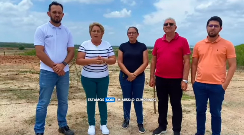 Prefeita Leninha Romão e Dr. Morais, Engenheiro do DER-PB inspecionam obra do Aeródromo em Uiraúna