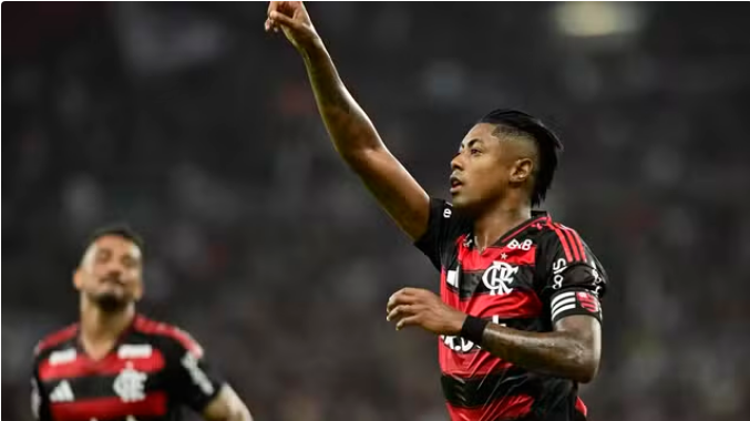 Com gol de Bruno Henrique e pintura de Cebolinha, Flamengo vence o Vasco no Maracanã