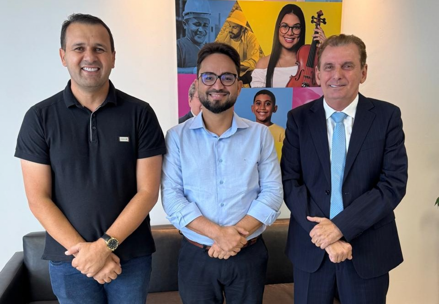 Ao lado de Chico Mendes, Aldo Andrade é recebido pelo secretário de administração Tiberio Limeira e Tiago Pessoa diretor estadual da CAGEPA
