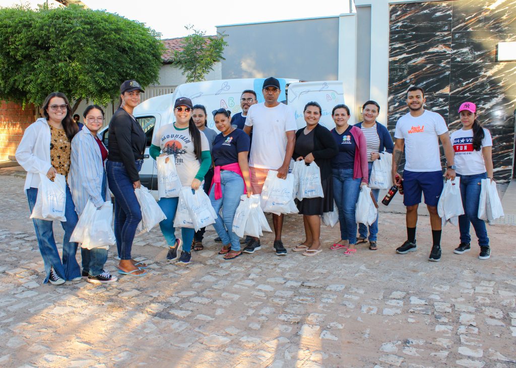 Prefeitura de Triunfo realiza entrega de pão e vinho a moradores durante a Semana Santa