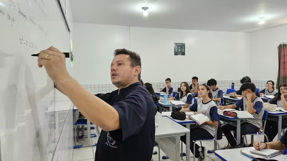 Só 5,2% sabem o esperado: desempenho adequado em matemática no ensino médio volta a níveis de 2011