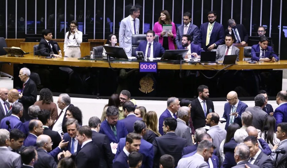 Câmara aprova aumento do número de deputados para 531; texto vai ao Senado