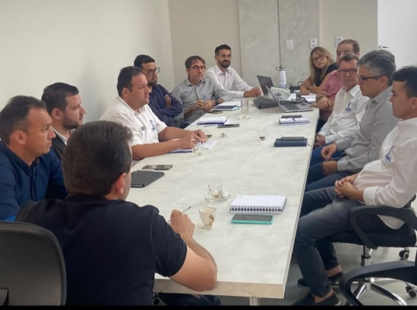 Prefeito de Triunfo-PB, Espedito Filho, se reúne com secretários, setor jurídico e equipe financeira para alinhar ações administrativas