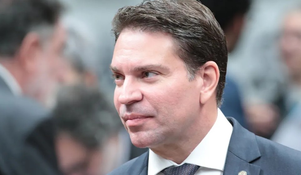 STF começa a julgar suspensão de ação penal contra Ramagem nesta sexta (9)