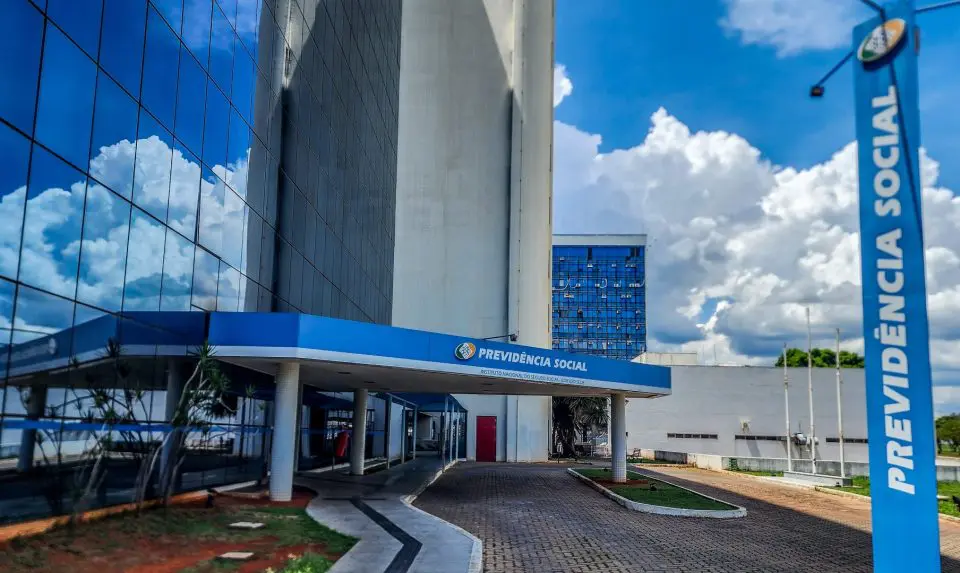 Pedidos de benefício por incapacidade compõem quase metade da fila do INSS