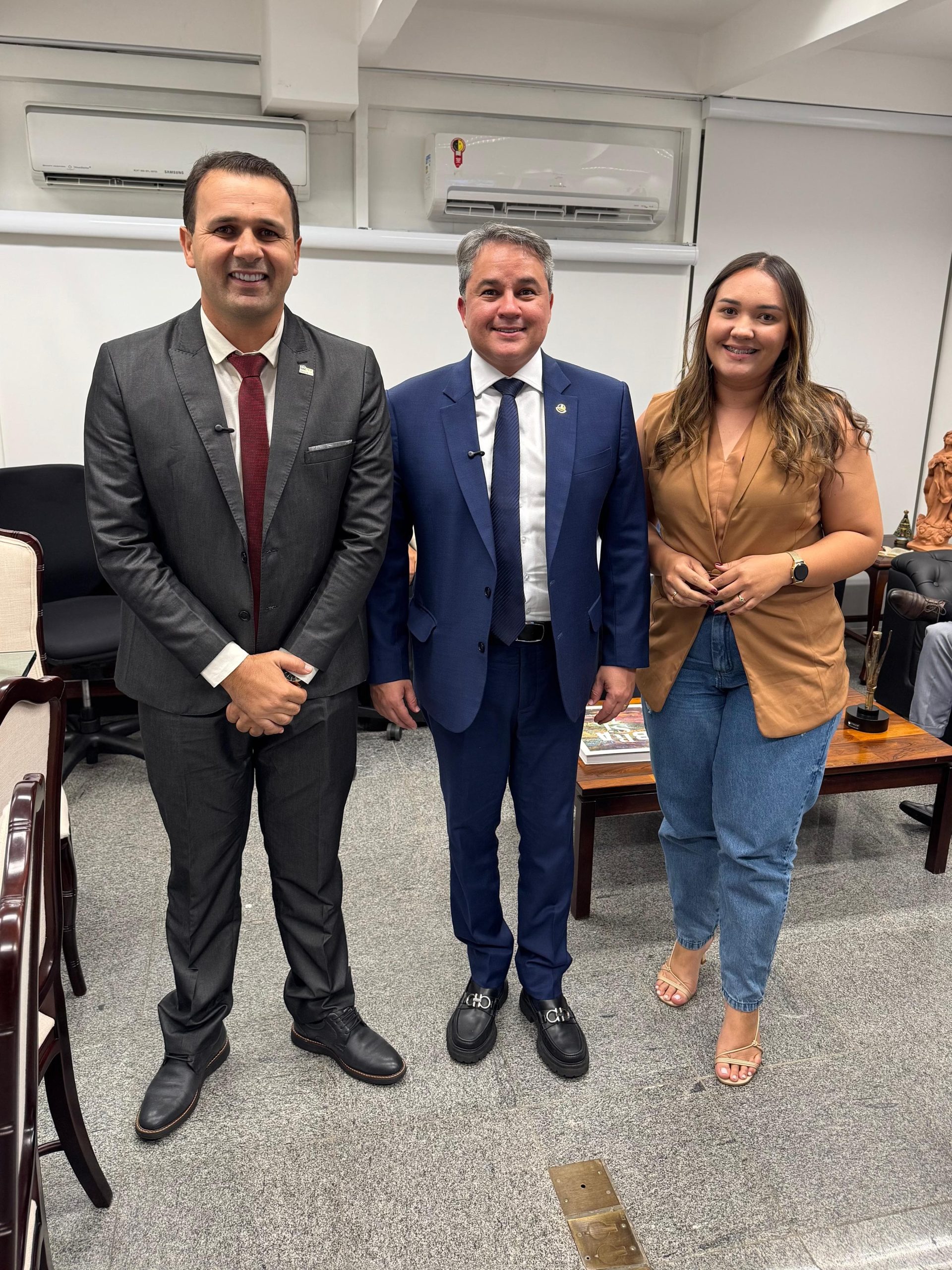 Aldo Andrade é recepcionado pelo senador Efraim em Brasília