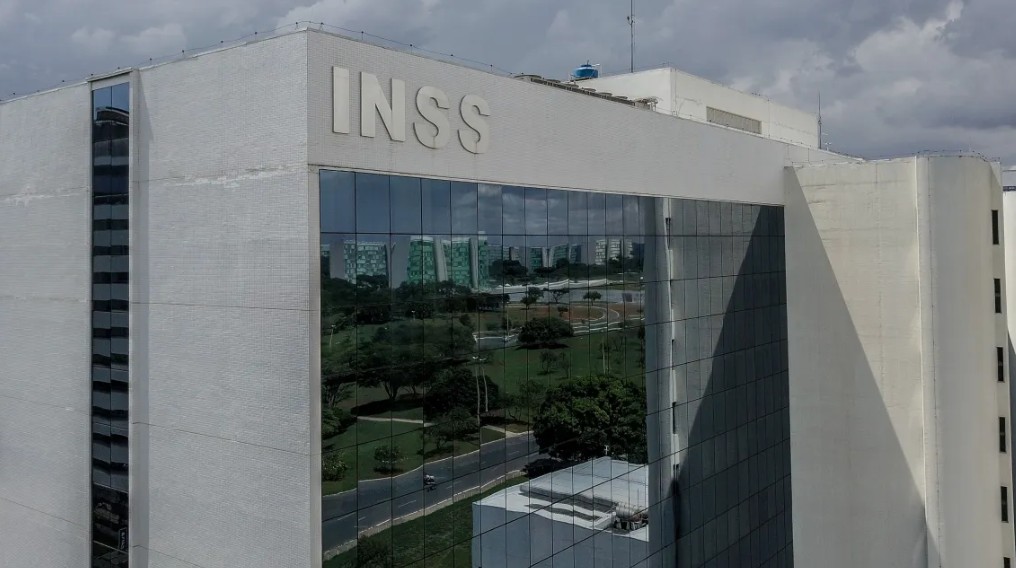 Familiares de aposentados que morreram pedem ressarcimento ao INSS