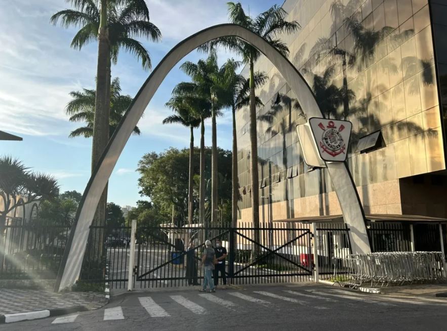 Declaração confusa e clima sereno: bastidores da votação de impeachment no Corinthians