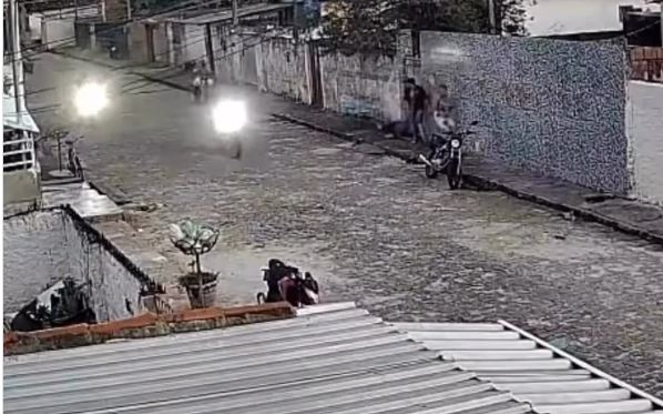 Câmera de segurança registra ataque a tiros em João Pessoa
