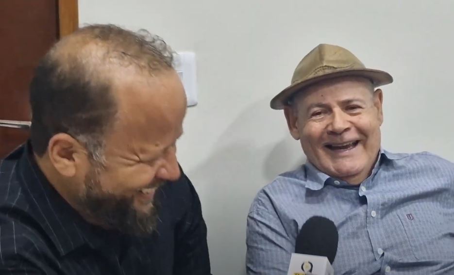 Evaldo Montes em um bate papo legal e emocionante com o humorista Zé Lezin