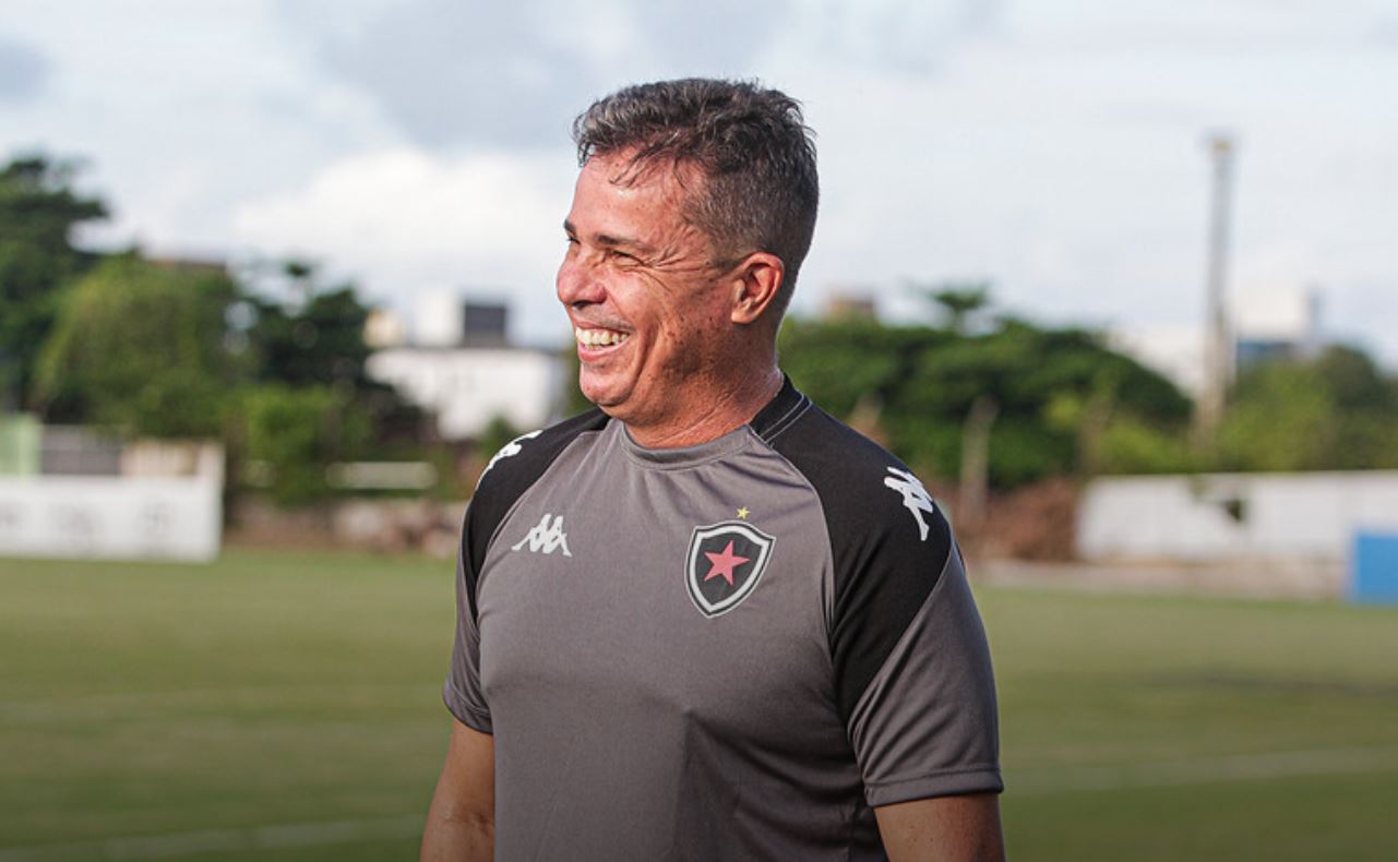 Piza fala em confiança e leveza para tirar Botafogo-PB da crise: ‘Não desaprenderam a jogar’