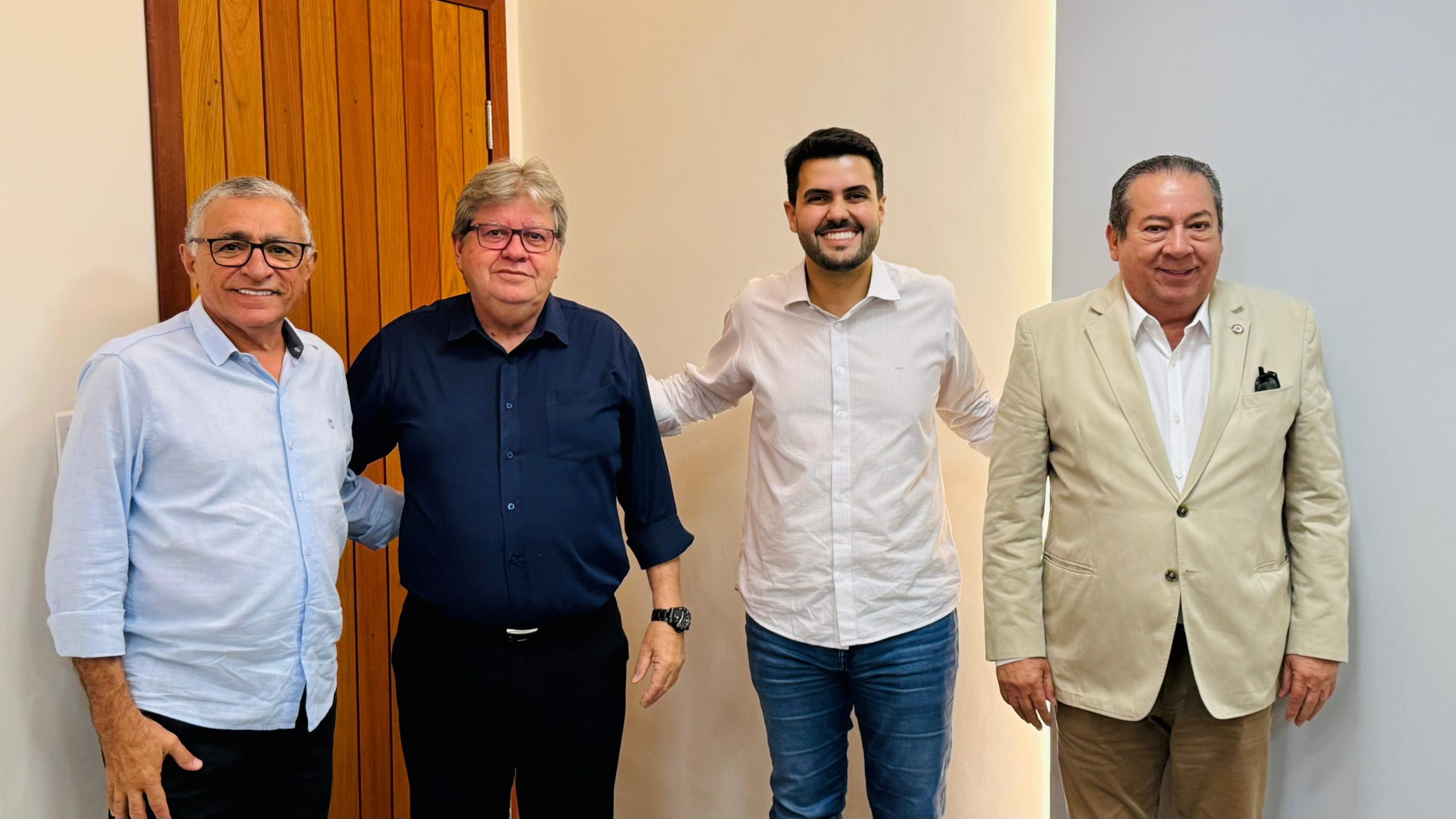Prefeito Itamar Moreira mantém audiência com o Governador e busca ações para o município de Poço Dantas