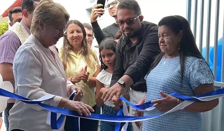 Prefeita Leninha Romão inaugura reforma da Escola no Distrito de Areias