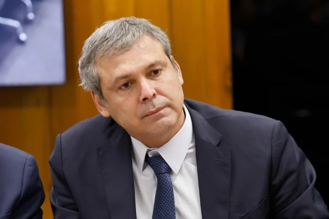 PL que corta benefícios tributários vai tramitar mais rápido