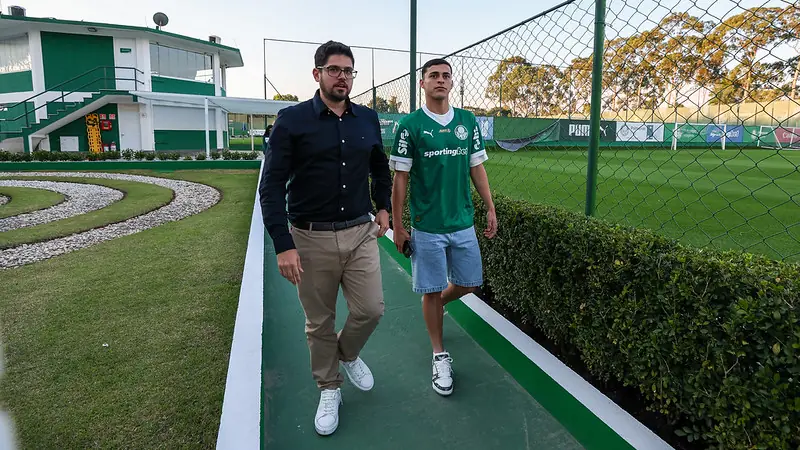 Palmeiras abre janela de transferências com reforço e tem destinos a definir no elenco
