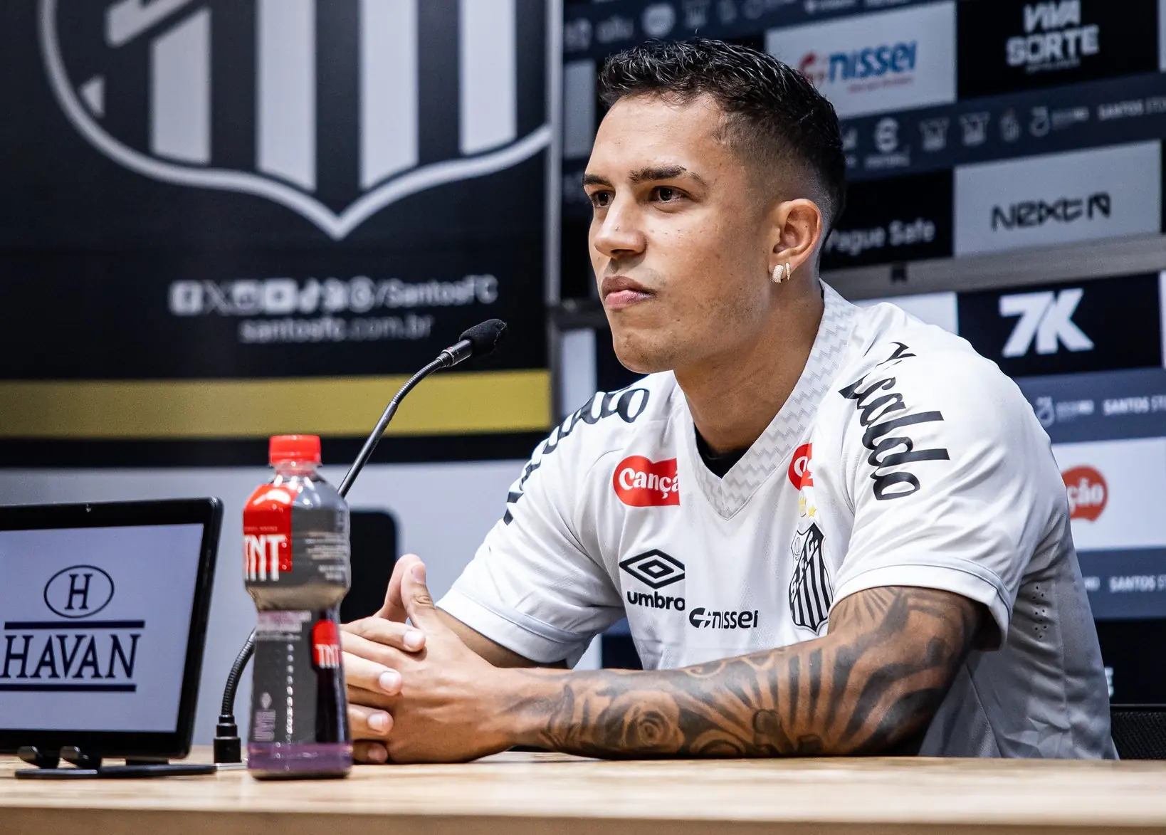 Chegada de Igor Vinícius acirra disputa na lateral direita do Santos