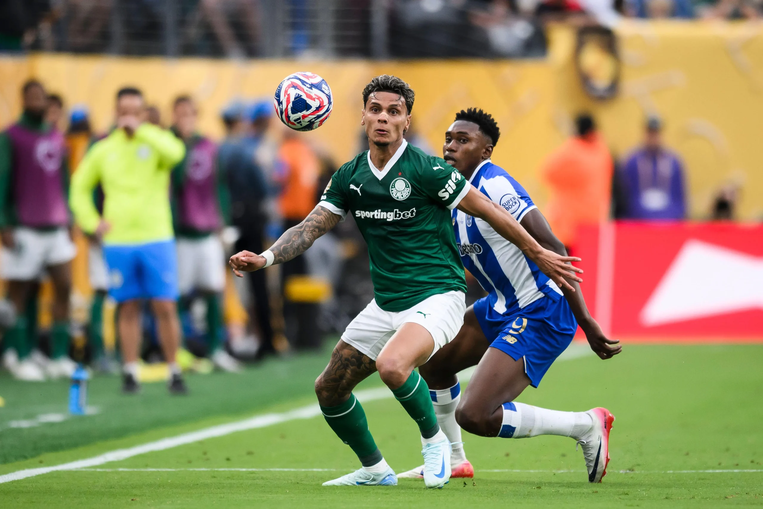 Benfica envia diretor ao Brasil para conversar com Palmeiras sobre Richard Ríos