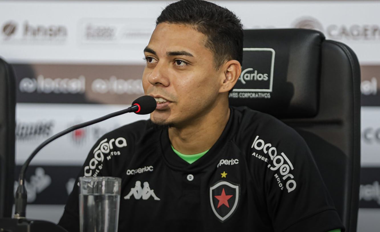 Ynaiã minimiza concorrência na lateral direita do Botafogo-PB e exalta grupo: ‘Qualidade absurda’
