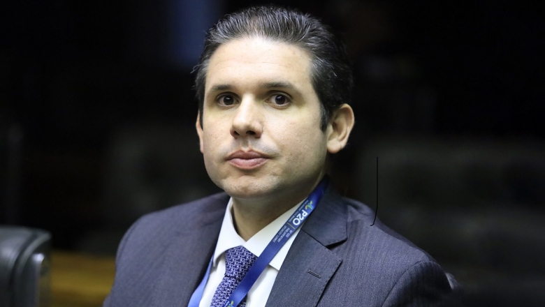 Hugo Motta cancela agenda e antecipa retorno a Brasília