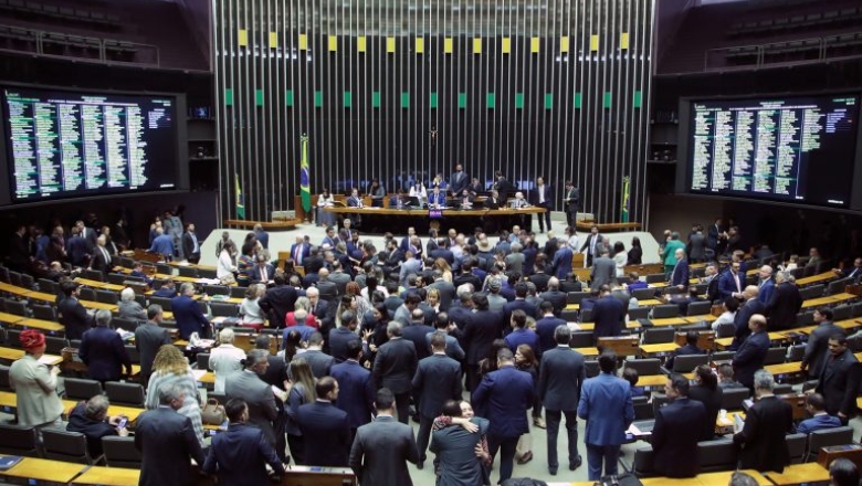 Após recesso, deputados federais retomam votações nesta semana