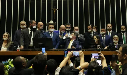 Oposição mobiliza 14 parlamentares para revezar ocupação no Senado
