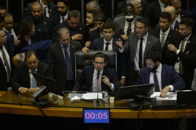 Motta dá primeiro passo para punição de bolsonaristas na Câmara