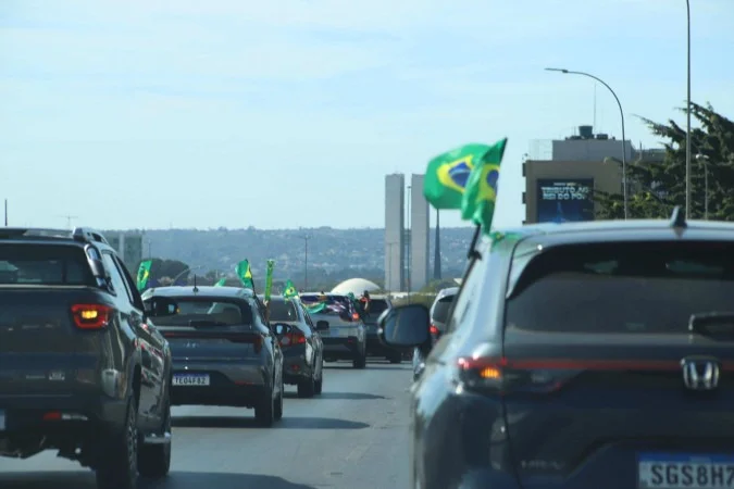 “Anistia” e “Fora, Moraes” marcam nova carreata de bolsonaristas
