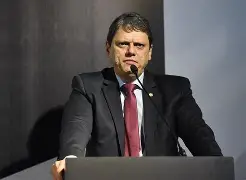 CRÍTICA: O governador de São Paulo, Tarcísio de Freitas