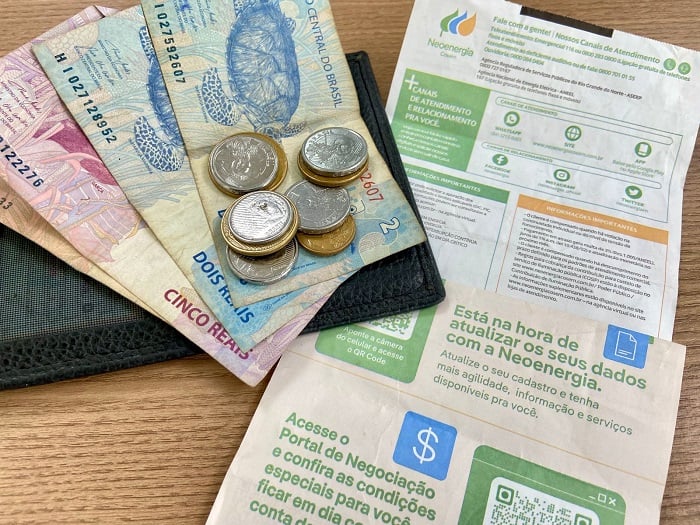 Aneel reduz bandeira para vermelha 1 na conta de luz em outubro