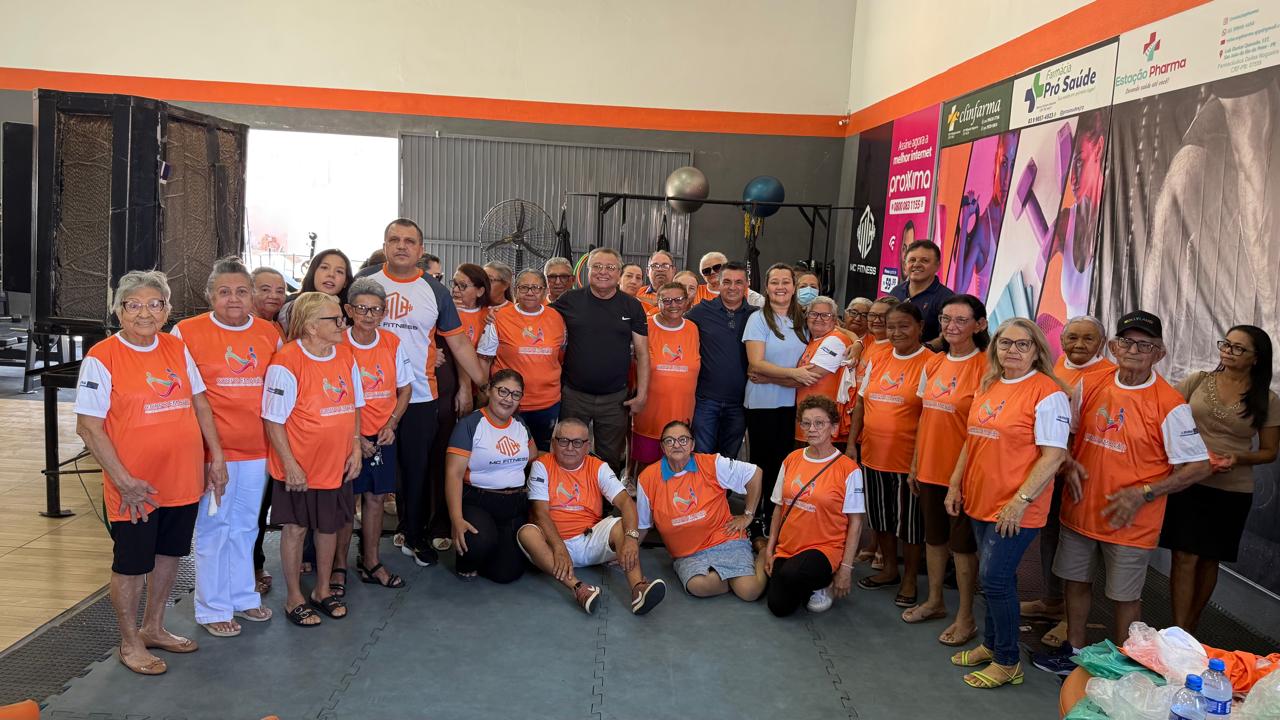 Prefeito Luiz Claudino, Larúcia Sá e Airton Pires participam de palestra com grupo da terceira idade em São João do Rio do Peixe