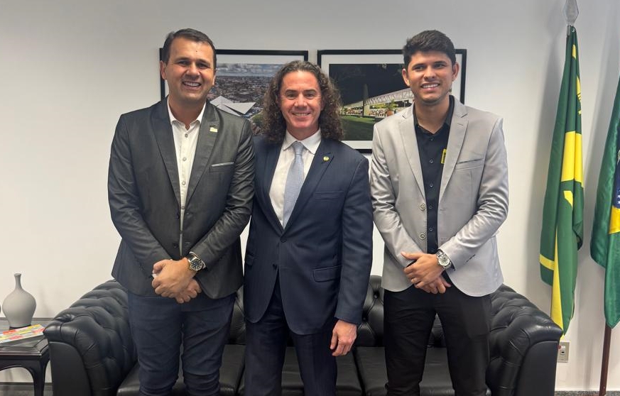 Aldo Andrade e Matheus Gomes visitam gabinetes de deputado e senador durante viagem em Brasília
