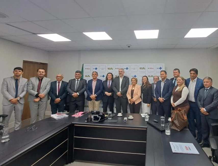 PREFEITO ITAMAR MOREIRA PARTICIPA DE REUNIÃO NO MINISTÉRIO DA SAÚDE