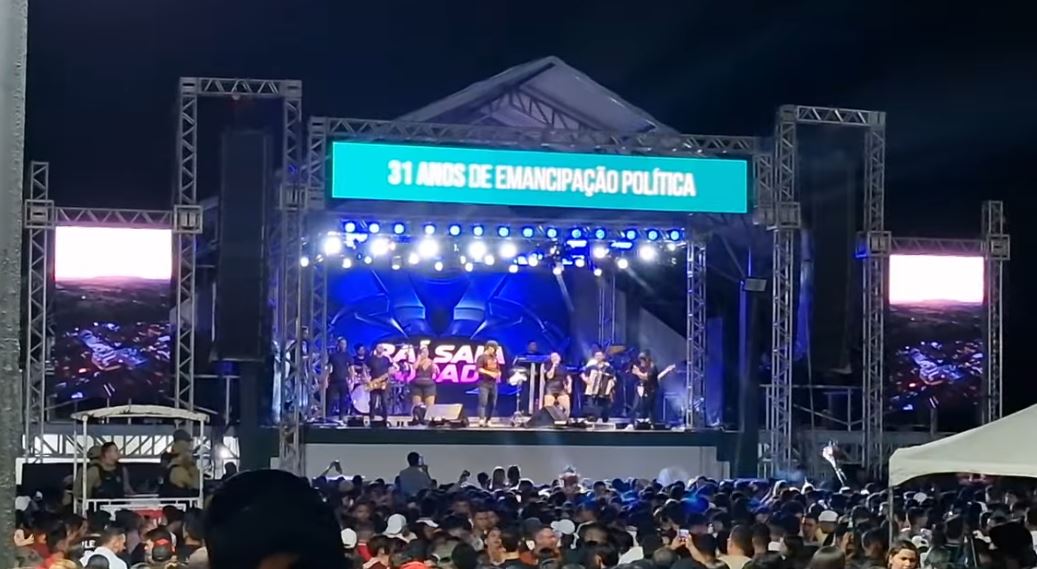 Raí Saia Rodada, Aldair playboy e Célia Mello fazem show para a multidão em Poço José de Moura