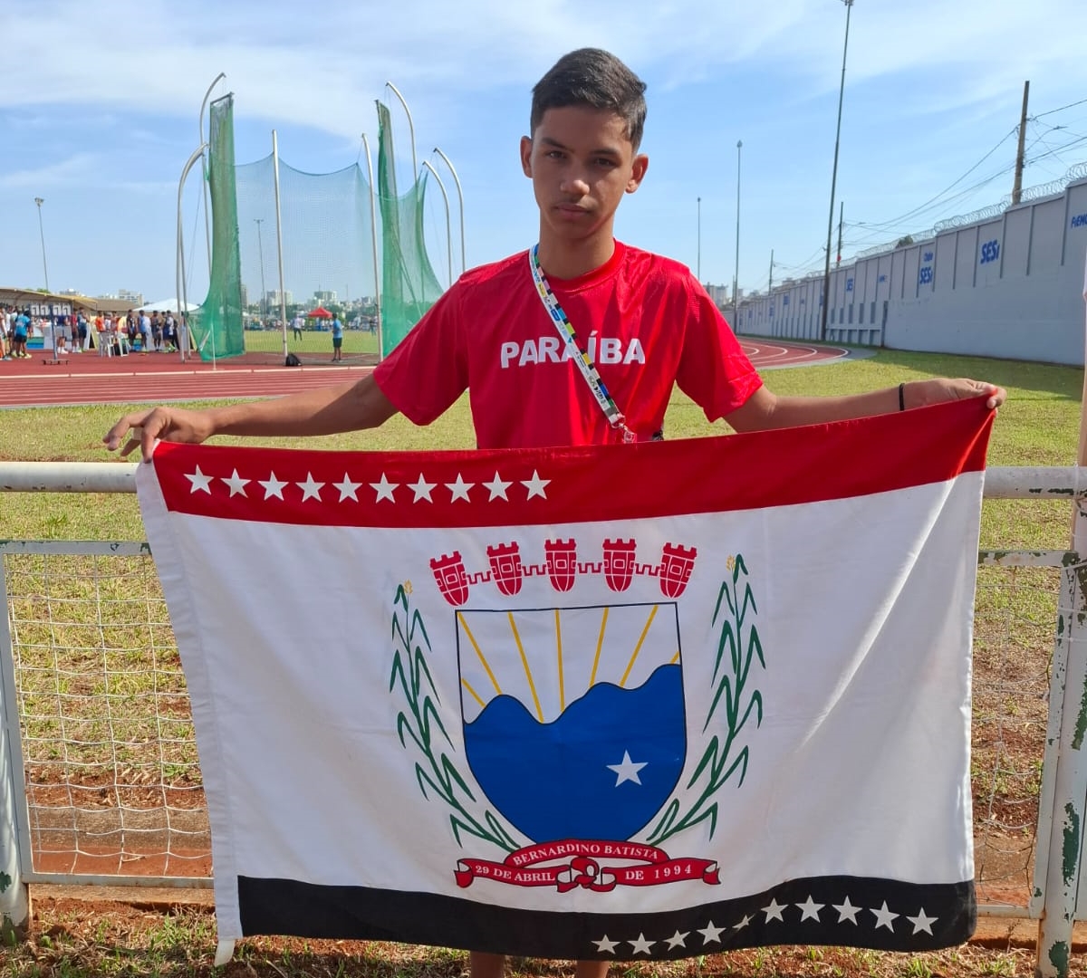 Aluno da EMEF José Batista de Sousa representa Bernardino Batista na etapa nacional de atletismo