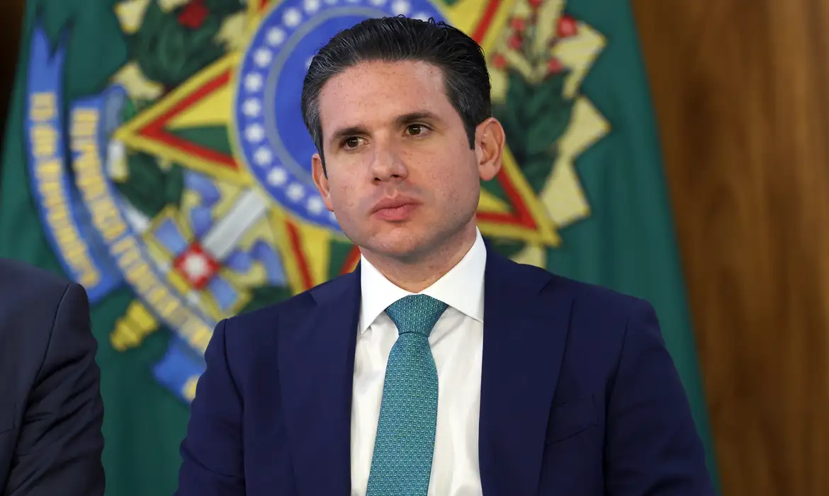 Pesquisa interna acende alerta: desgaste de Hugo Motta entre lulistas cresce, e deputado muda rota para conter perdas no interior