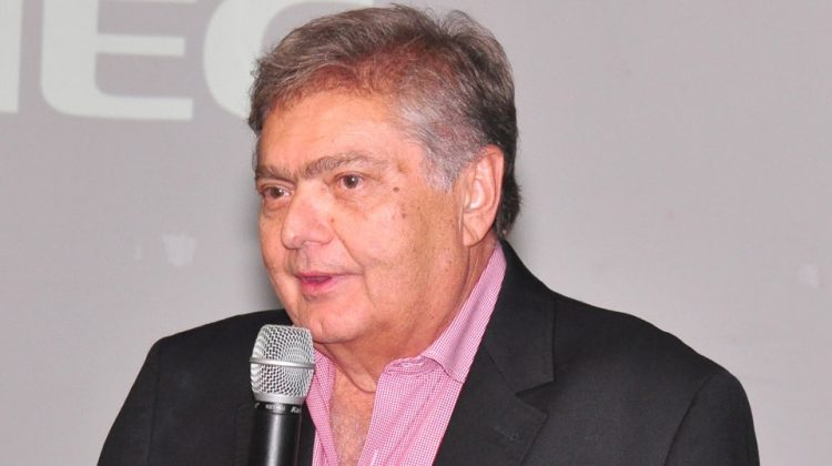 Chanceler da Unifacisa, Dalton Gadelha, desaprova movimento de André Gadelha em apoio a Cícero Lucena