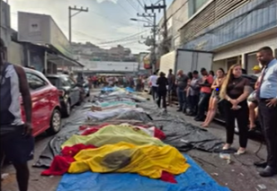 55 corpos são levados por moradores para praça na Penha mortes não constam do balanço oficial. ASSISTA