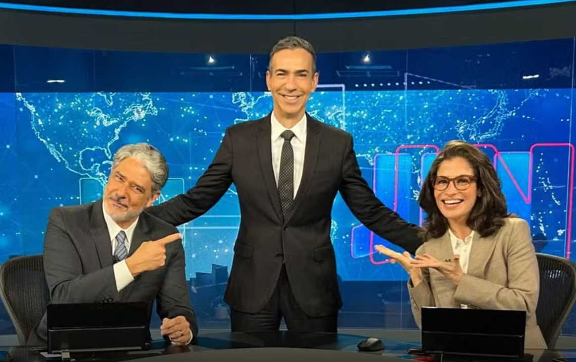 William Bonner se despede do ‘Jornal Nacional’ com aplausos e último ‘boa noite’